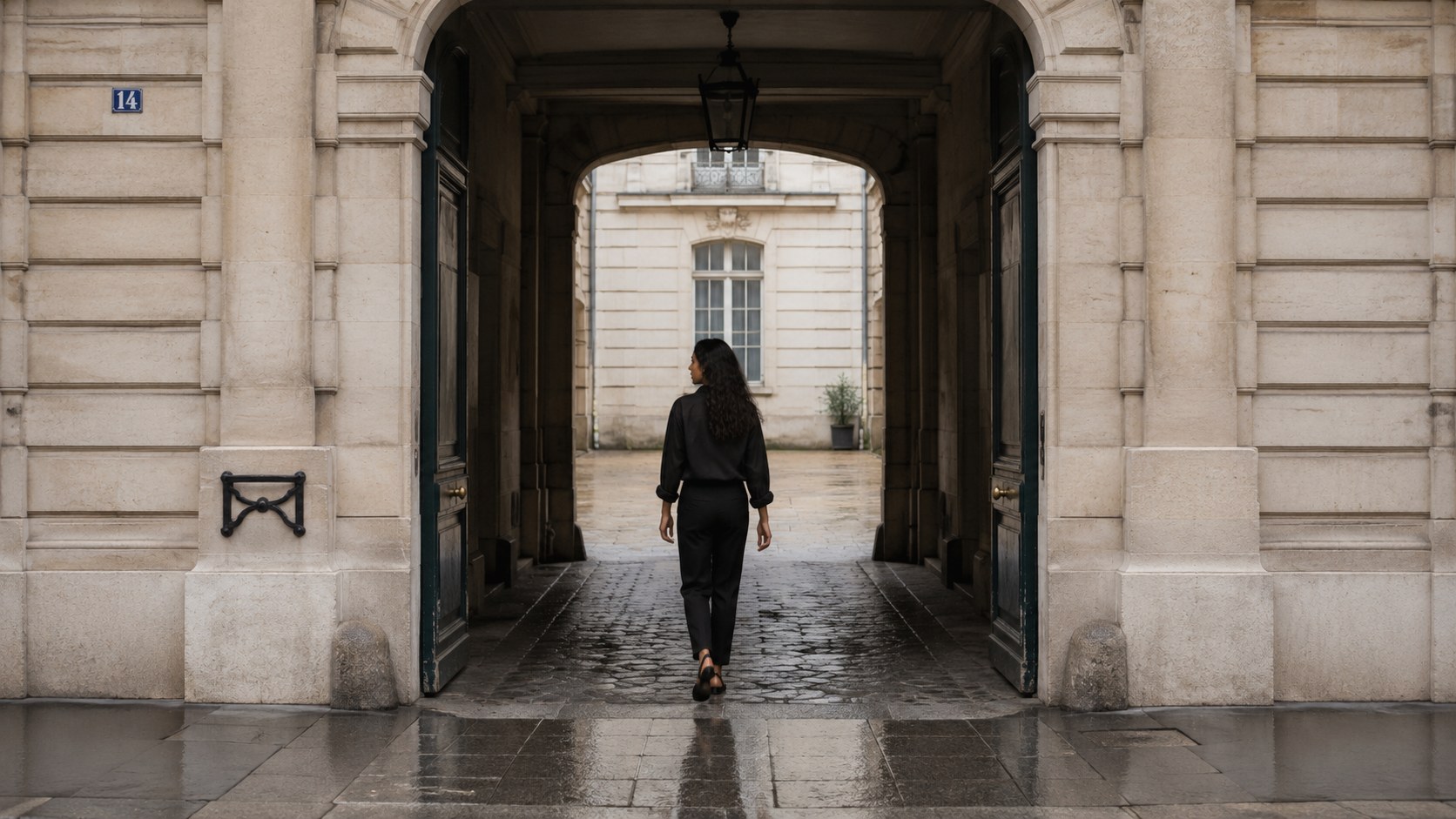 Campaign frame — figure in a Paris archway